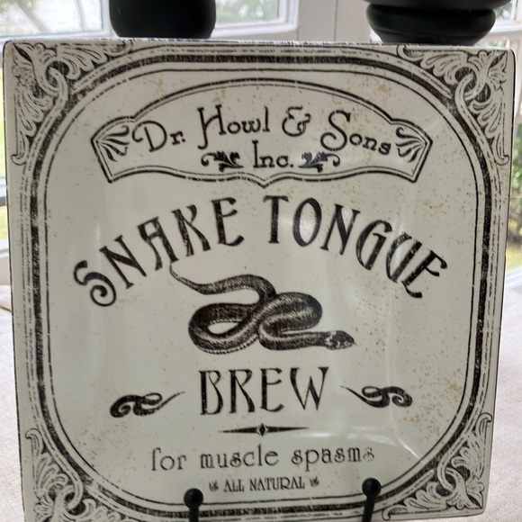 Hallow Apothecary Dr. Howl & Sons Snake Tongue Plate - Picture 2 of 6